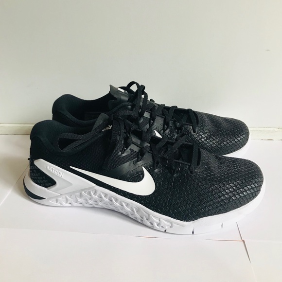 Nike Metcon 4. Black and white color - Picture 2 of 6